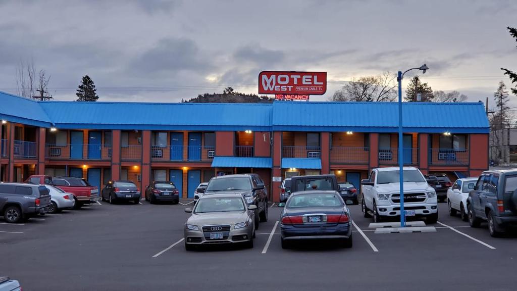 Motel West Main image 1